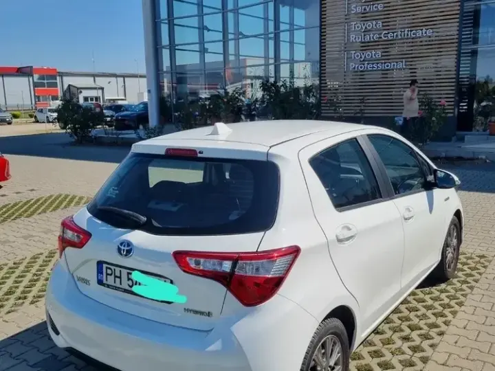 Toyota Yaris 1.5 VVT-i HSD Luna