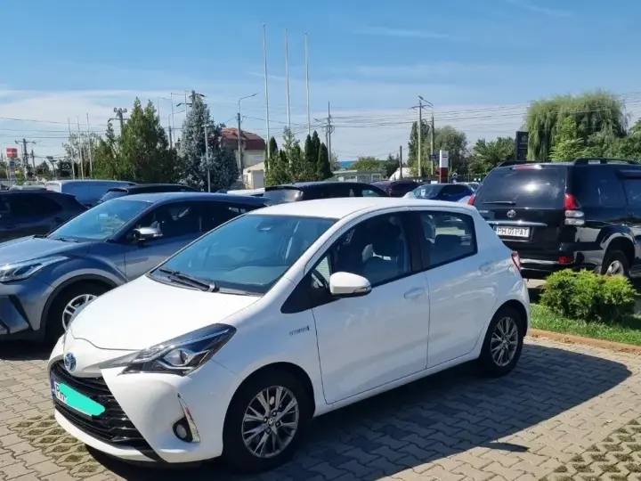 Toyota Yaris 1.5 VVT-i HSD Luna