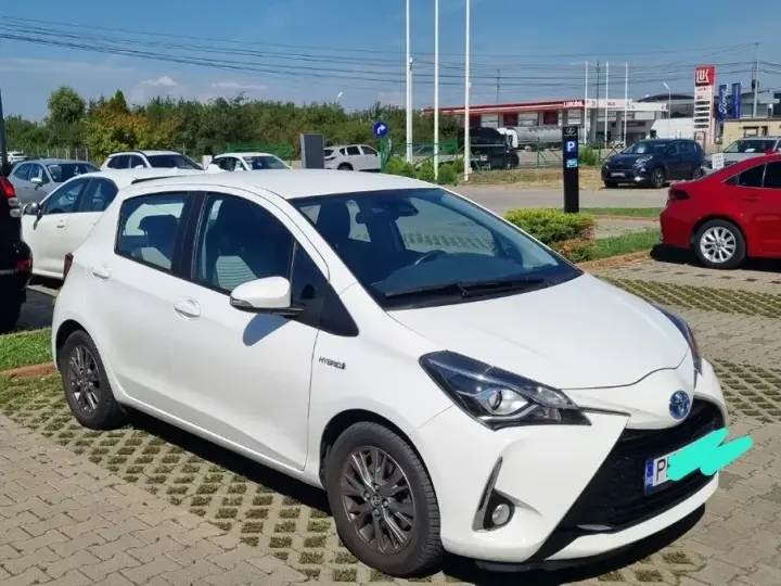 Toyota Yaris 1.5 VVT-i HSD Luna