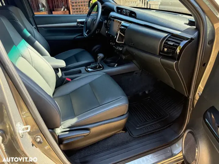 Toyota Hilux VIII 2.8D 204CP 4x4 Double Cab AT Invincible Color Edition