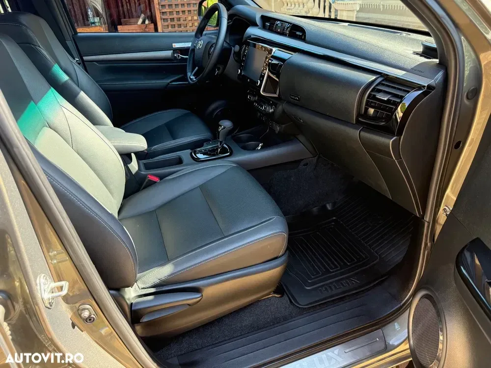 Toyota Hilux VIII 2.8D 204CP 4x4 Double Cab AT Invincible Color Edition — imagine 4