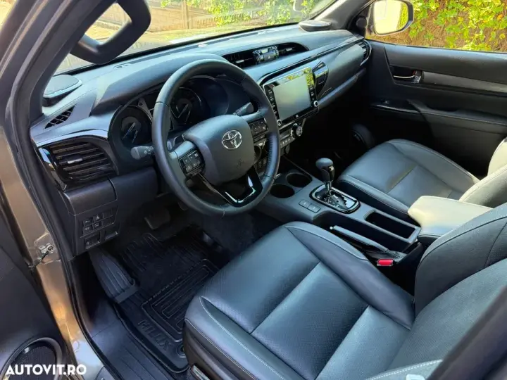 Toyota Hilux VIII 2.8D 204CP 4x4 Double Cab AT Invincible Color Edition