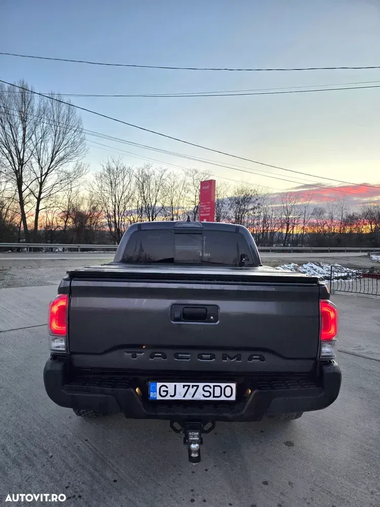 Toyota Tacoma — imagine 4