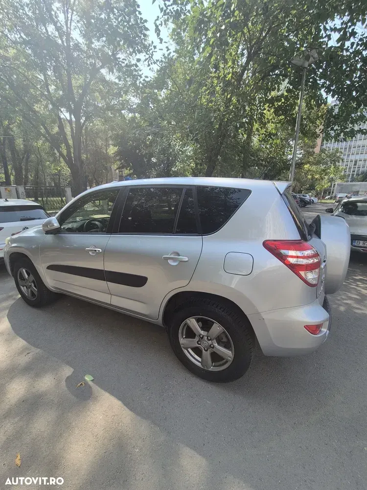 Toyota RAV4 — imagine 4