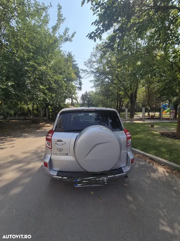 Toyota RAV4 — imagine 3