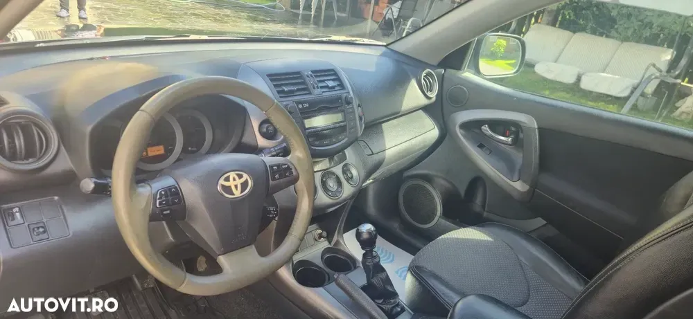 Toyota RAV4 2.2 D-4D Executive — imagine 2