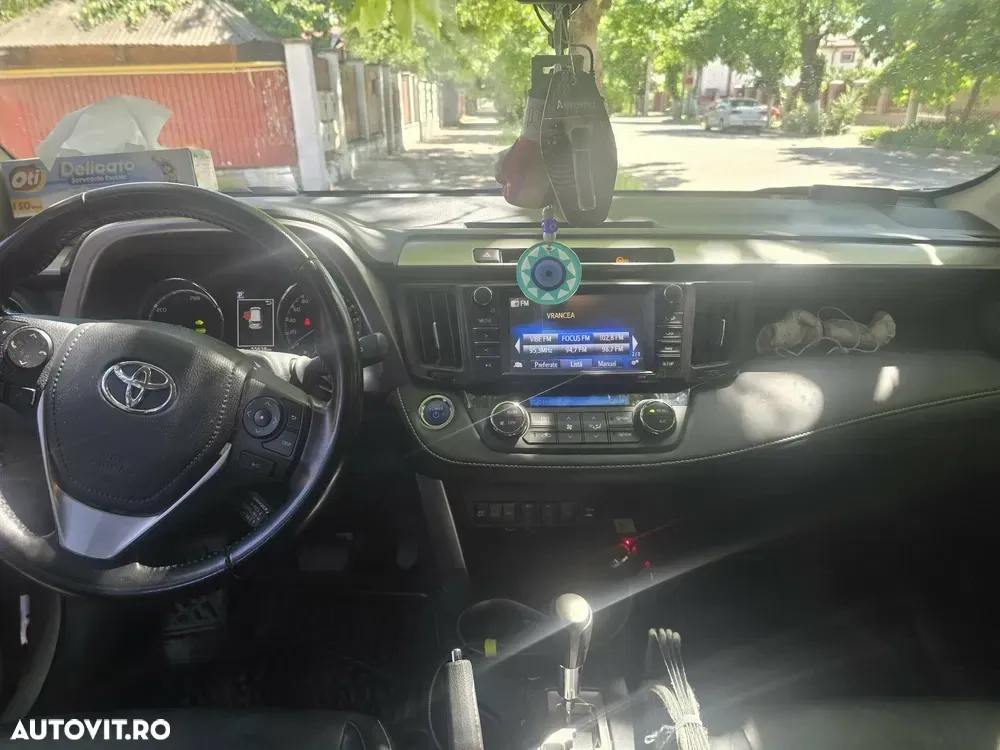 Toyota RAV4 2.0 Multidrive S Luxury — imagine 5