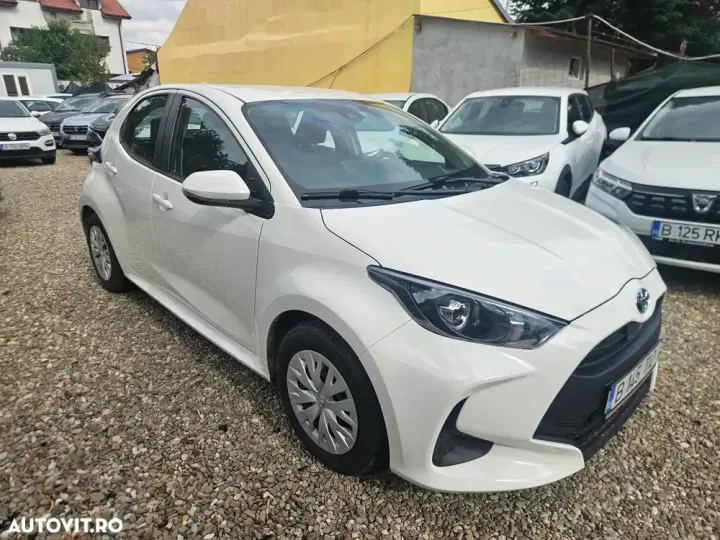 Toyota Yaris 1.5 VVT-i HSD Active