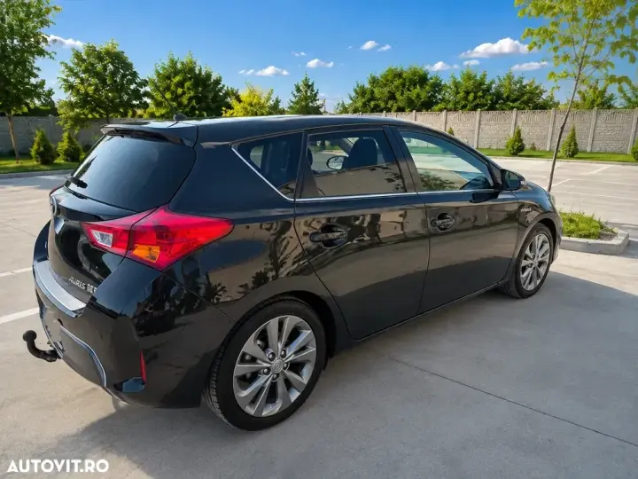 Toyota Auris II 1.8 L VVT-i HSD Sol