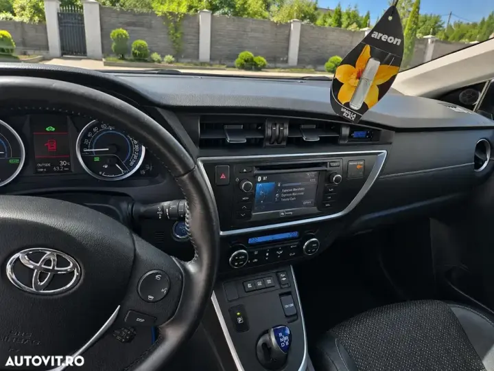 Toyota Auris II 1.8 L VVT-i HSD Sol