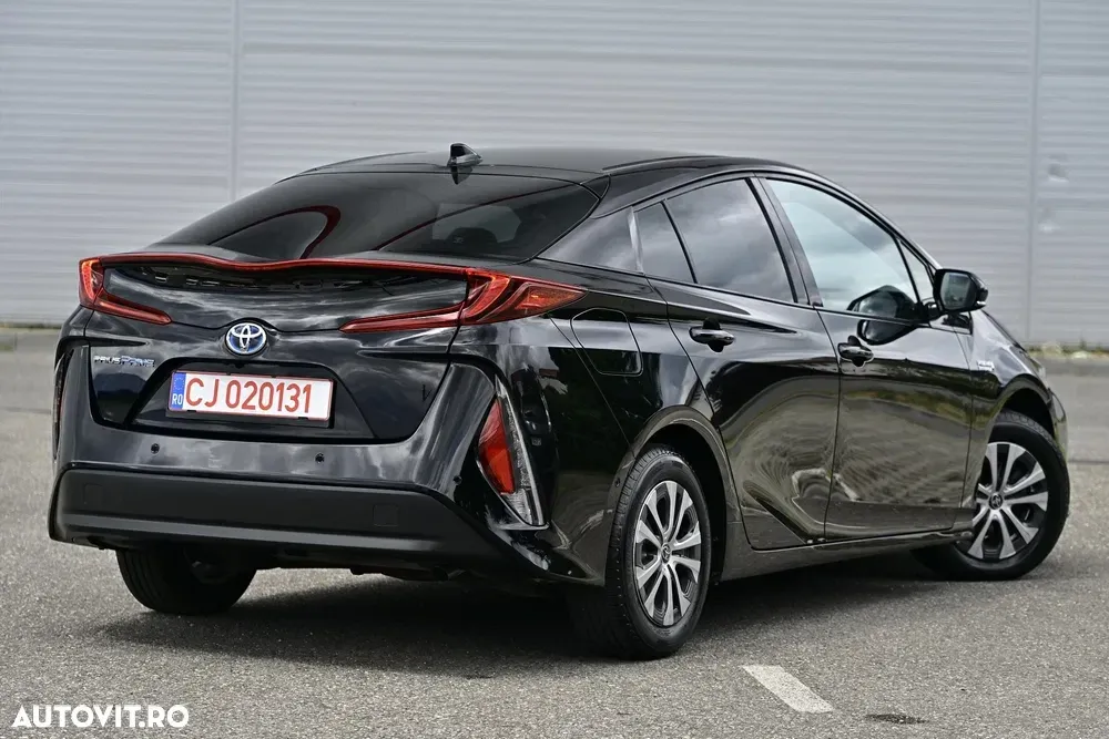 Toyota Prius V Hybrid Executive — imagine 4
