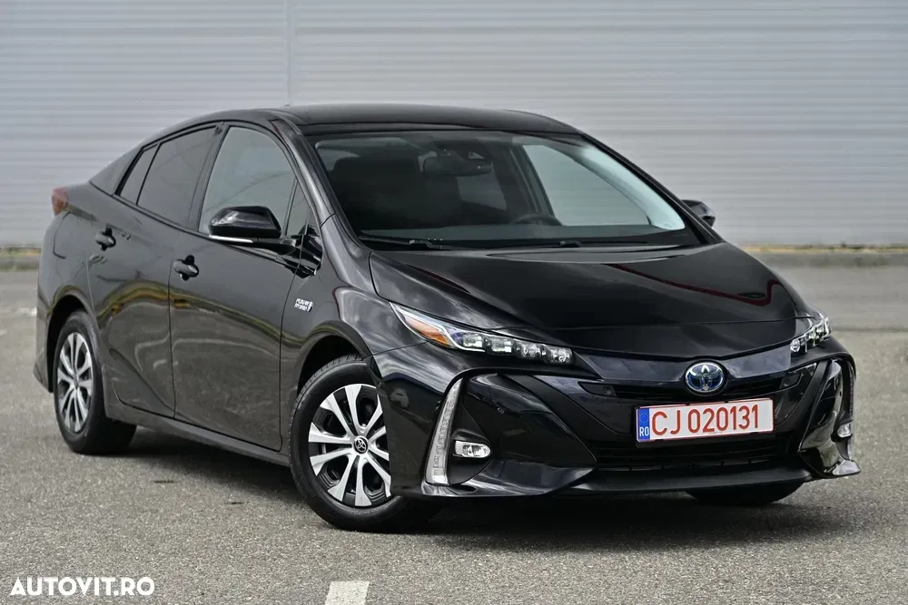 Toyota Prius V Hybrid Executive — imagine 2