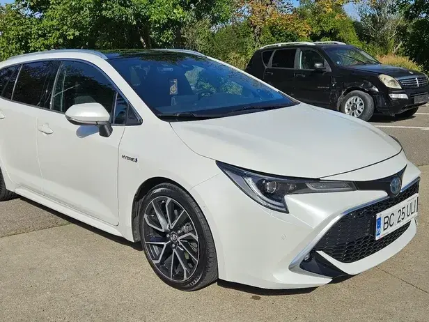Toyota Corolla XII 2.0 HSD Exclusive Plus GR Sport Bi-Tone