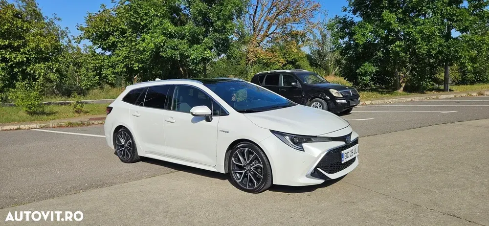 Toyota Corolla XII 2.0 HSD Exclusive Plus GR Sport Bi-Tone — imagine 3
