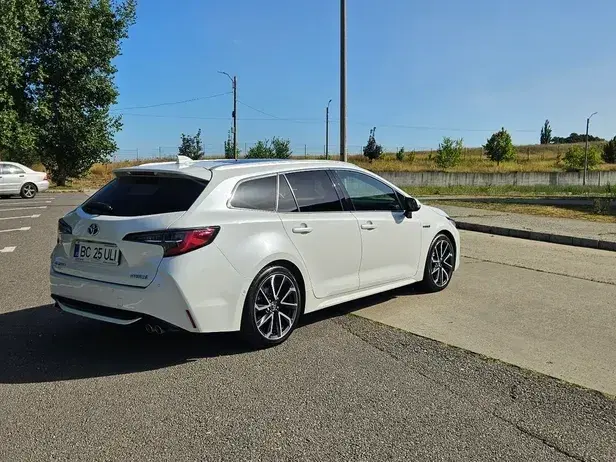 Toyota Corolla XII 2.0 HSD Exclusive Plus GR Sport Bi-Tone
