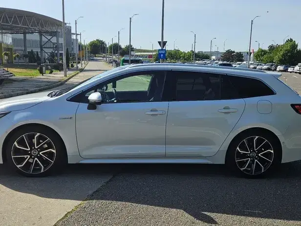 Toyota Corolla XII 2.0 HSD Exclusive Plus GR Sport Bi-Tone