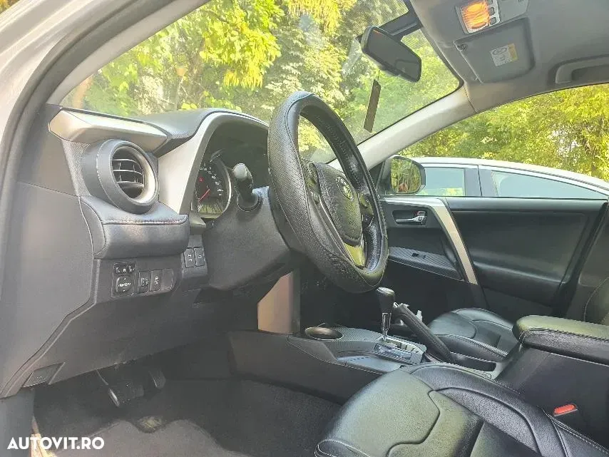 Toyota RAV4 IV 2.2 D-4CAT 4WD Aut Executive — imagine 5