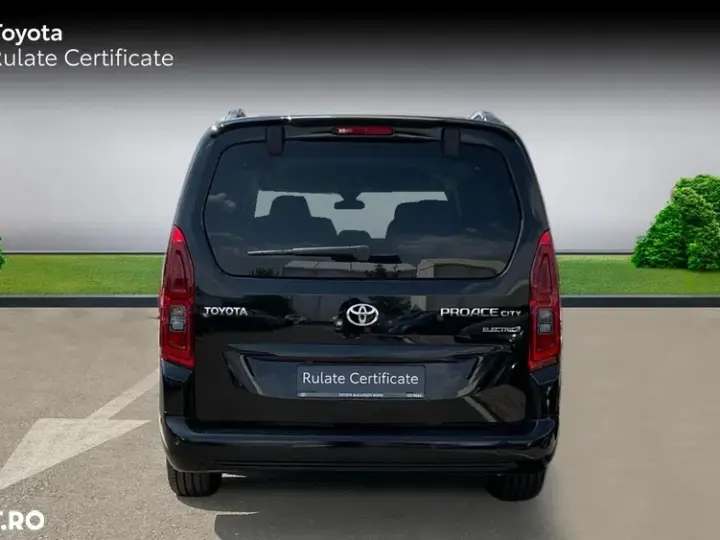 Toyota Proace 136 CP 50 kWh L2 6+1 Family+