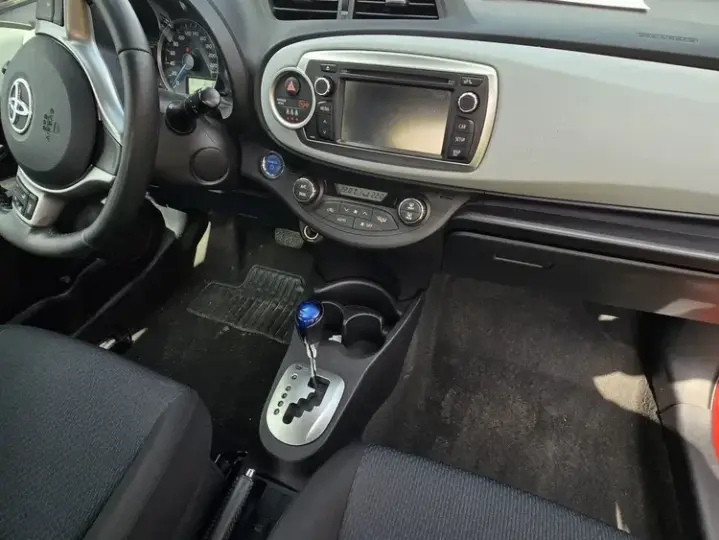 Toyota Yaris 1.5 VVT-i HSD Luna