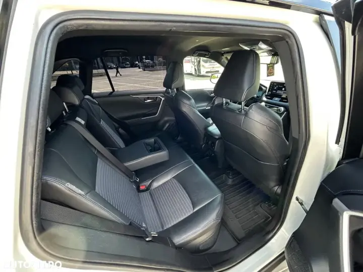 Toyota RAV4 V