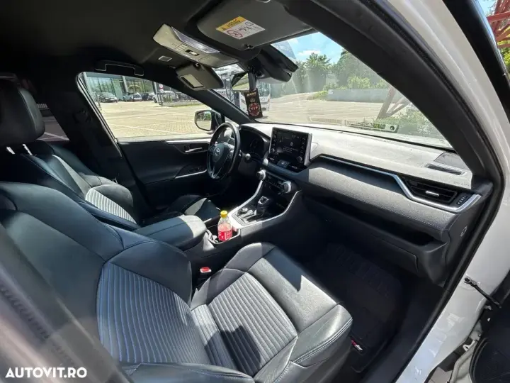 Toyota RAV4 V