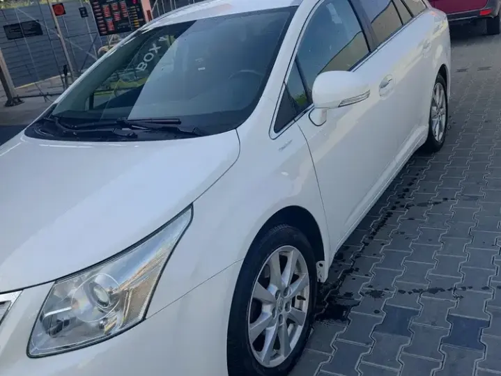 Toyota Avensis III