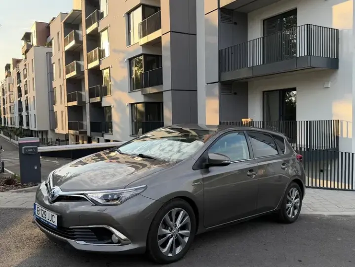 Toyota Auris III 1.8 L VVT-i Sol +