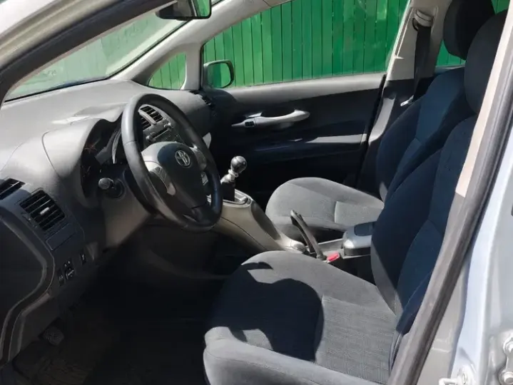 Toyota Auris I 2.0 D-4D Luna