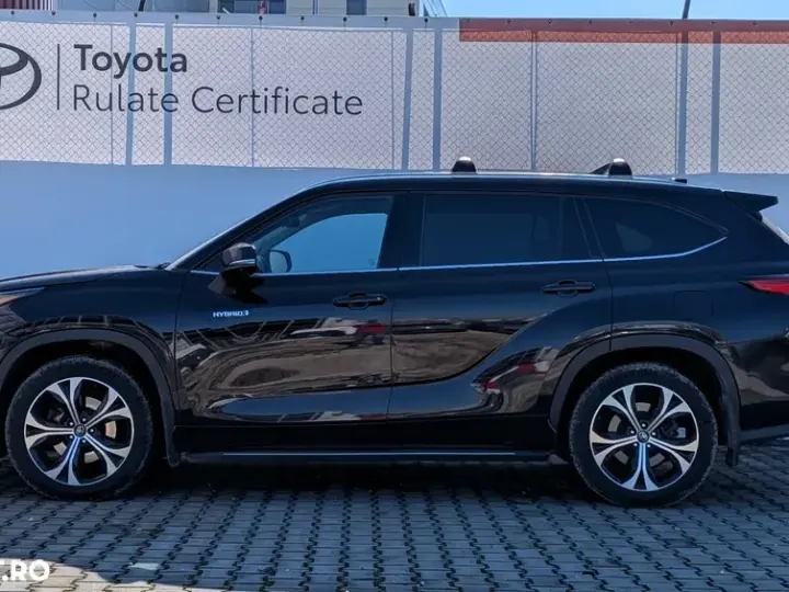 Toyota Highlander 2.5 L Dynamic Force 248CP Luxury Metallic