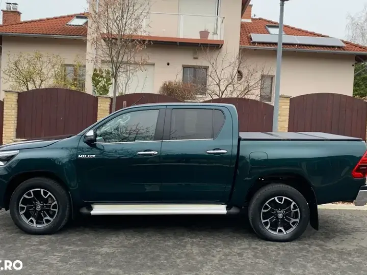Toyota Hilux VIII 2.8D 204CP 4x4 Double Cab AT Executive Color Edition