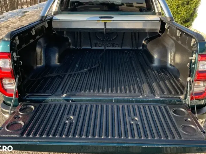Toyota Hilux VIII 2.8D 204CP 4x4 Double Cab AT Executive Color Edition