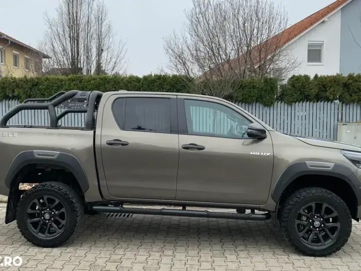 Toyota Hilux VIII 2.8D 204CP 4x4 Double Cab AT Invincible Color Edition
