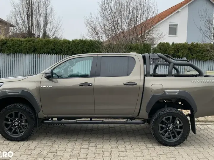Toyota Hilux VIII 2.8D 204CP 4x4 Double Cab AT Invincible Color Edition