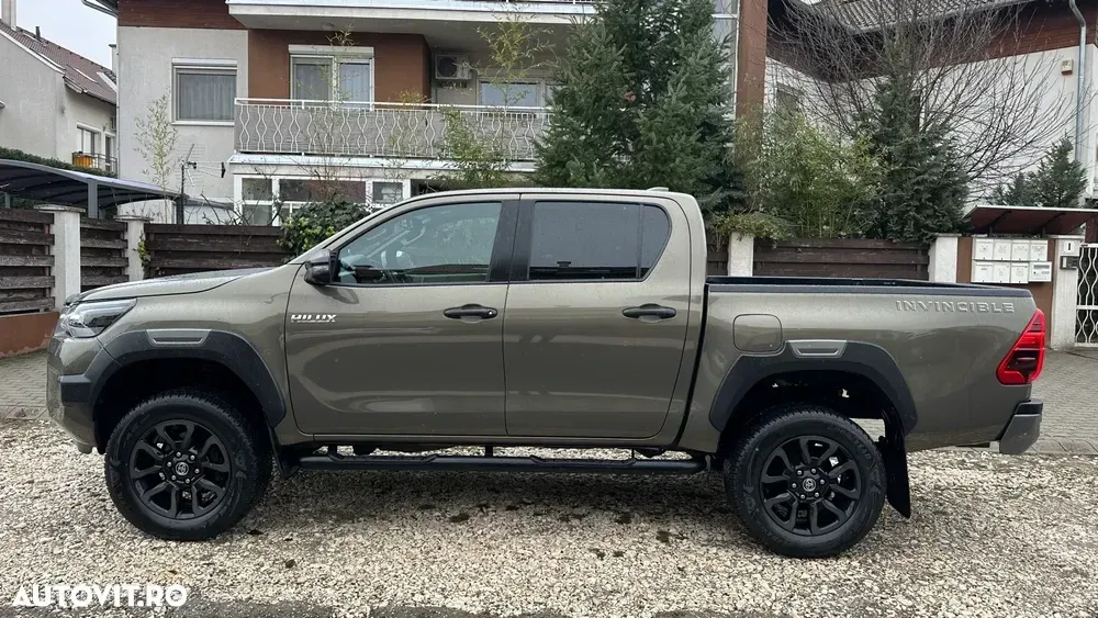 Toyota Hilux VIII 2.8D 204CP 4x4 Double Cab AT Invincible Color Edition — imagine 4