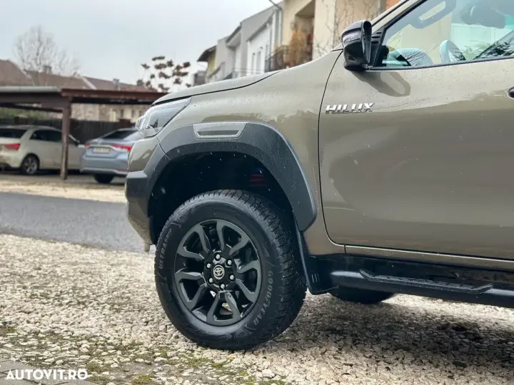 Toyota Hilux VIII 2.8D 204CP 4x4 Double Cab AT Invincible Color Edition