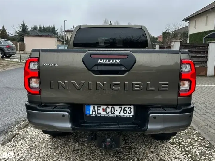 Toyota Hilux VIII 2.8D 204CP 4x4 Double Cab AT Invincible Color Edition