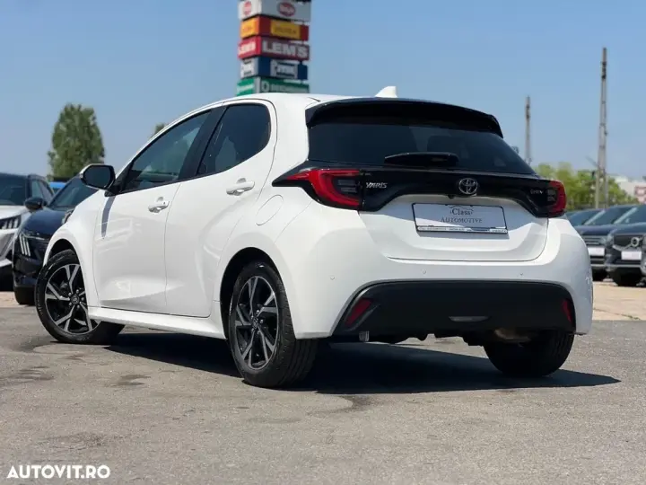 Toyota Yaris 1.5 VVT-i HSD Dynamic