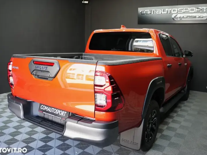 Toyota Hilux VIII 2.8D 204CP 4x4 Double Cab AT Invincible