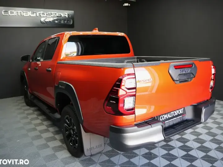 Toyota Hilux VIII 2.8D 204CP 4x4 Double Cab AT Invincible