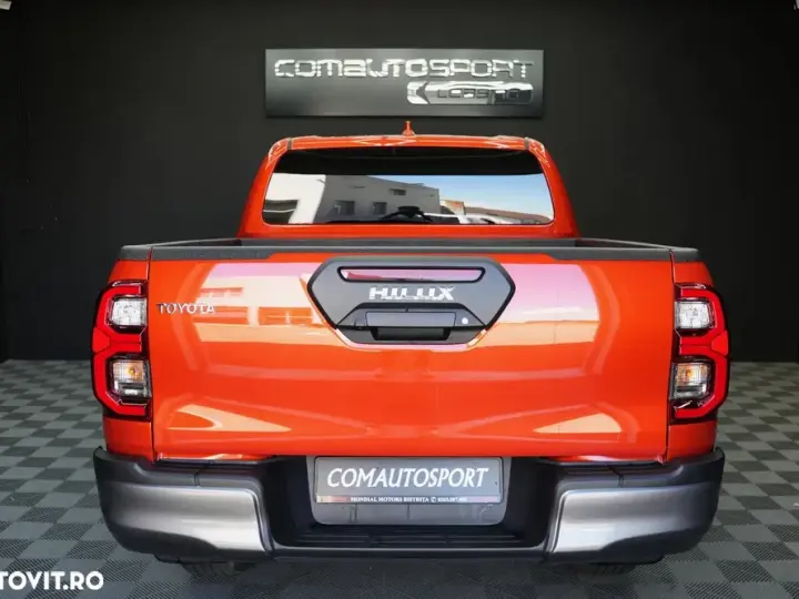 Toyota Hilux VIII 2.8D 204CP 4x4 Double Cab AT Invincible