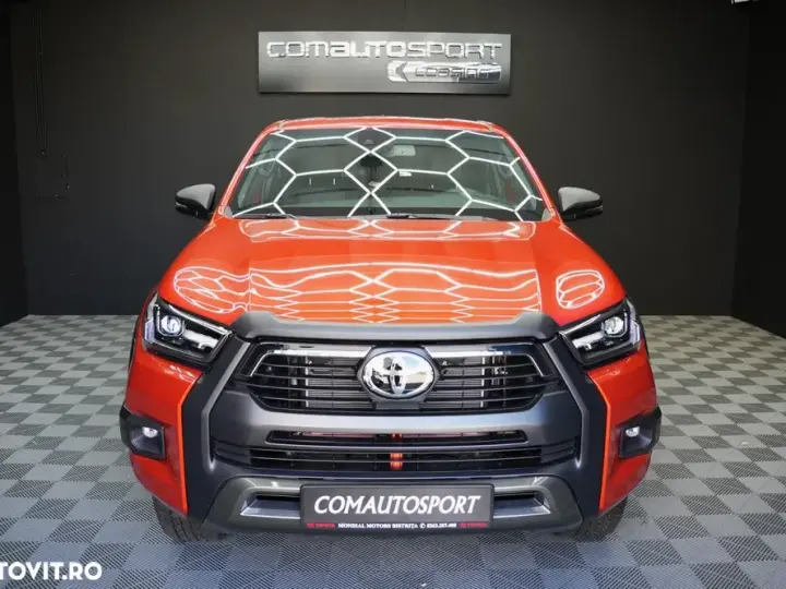 Toyota Hilux VIII 2.8D 204CP 4x4 Double Cab AT Invincible