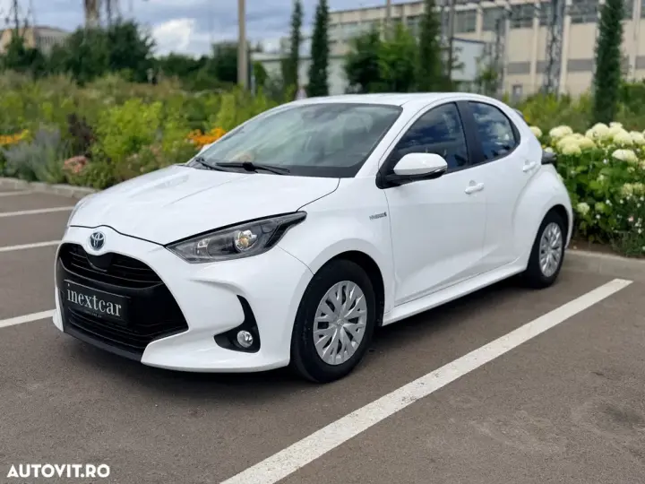 Toyota Yaris 1.5 VVT-i HSD Active