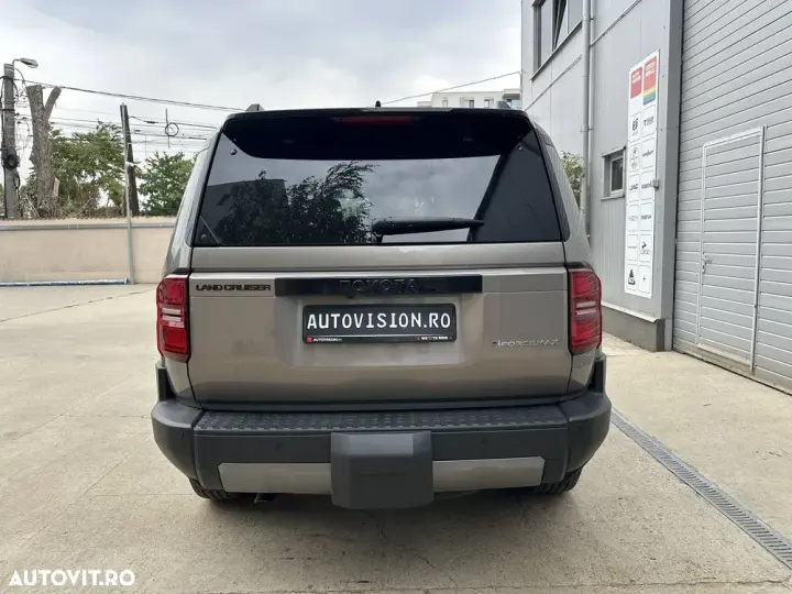 Toyota Land Cruiser 250
