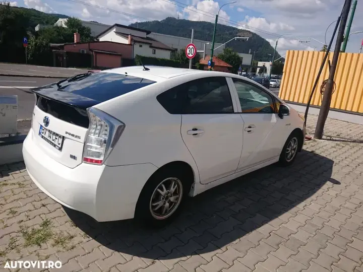 Toyota Prius III Luna