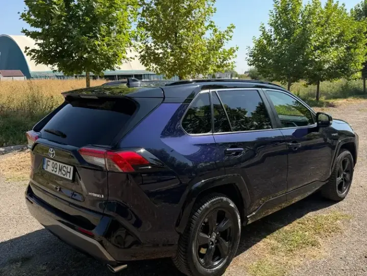 Toyota RAV4 V