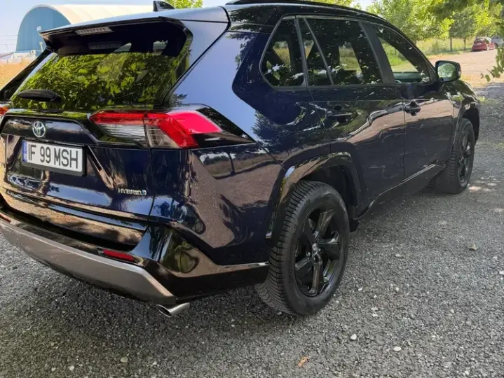 Toyota RAV4 V