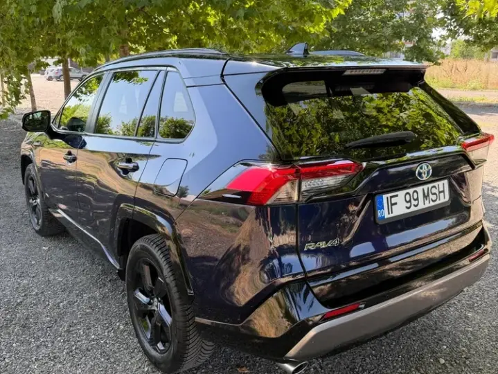 Toyota RAV4 V