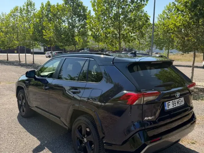Toyota RAV4 V