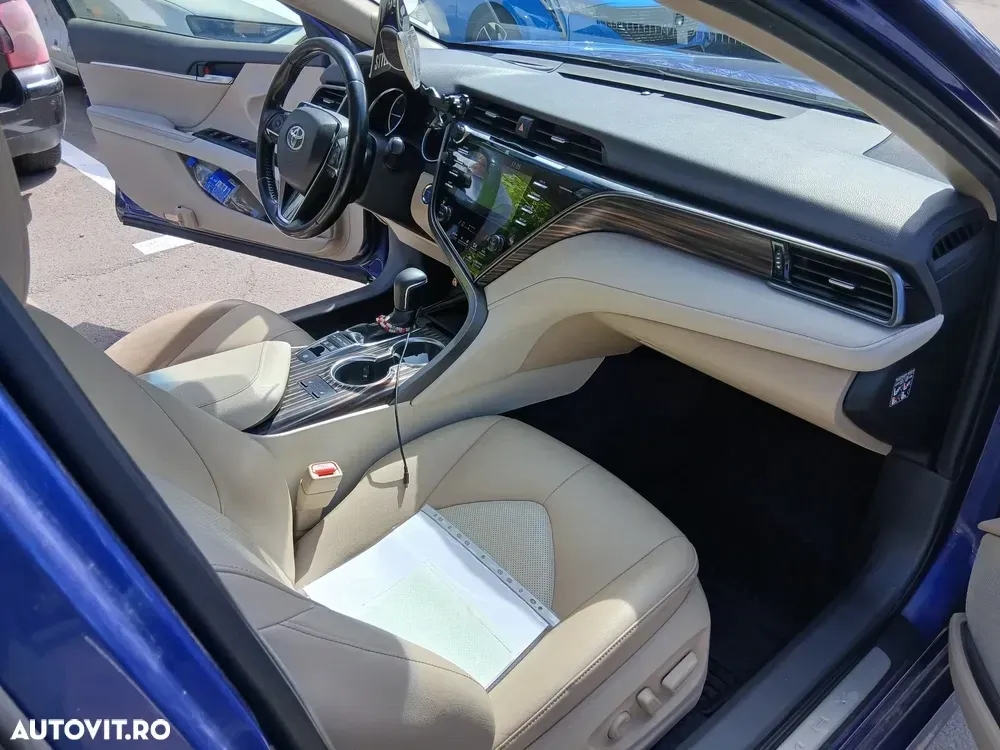 Toyota Camry VIII Business Edition — imagine 6