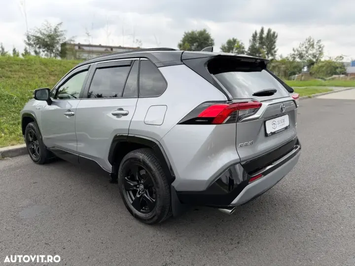 Toyota RAV4 V